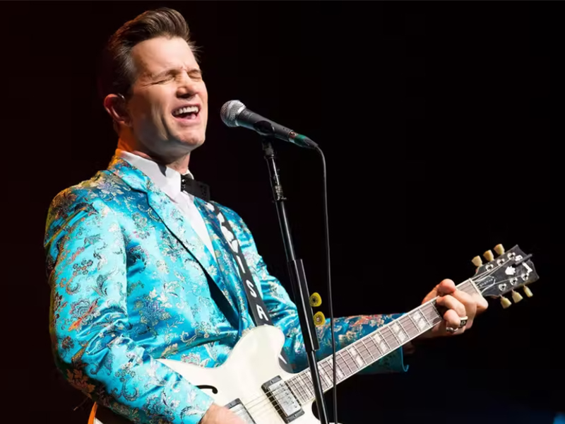 Chris Isaak at Embassy Theatre